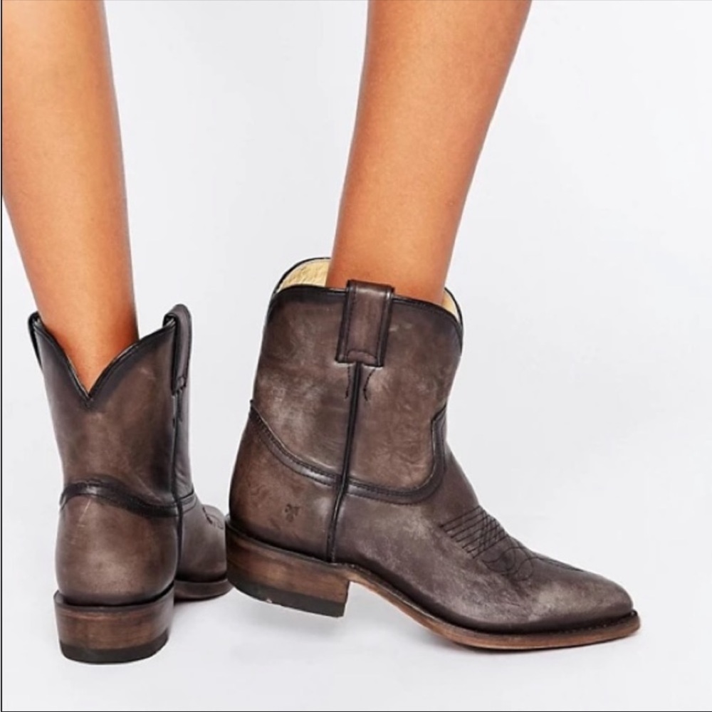 $369 Frye Billy Short Pull On Cognac Brown Leather Southern Cowboy Ankle Boots - Picture 5 of 15